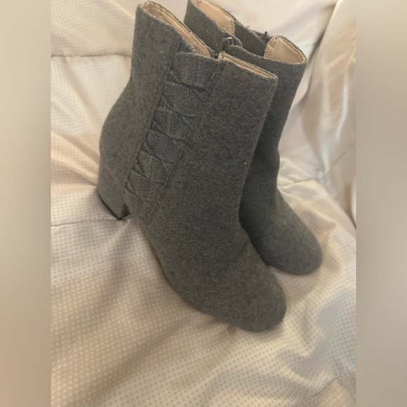 Nine West Booties in Gray size 7.5 - Picture 3 of 13